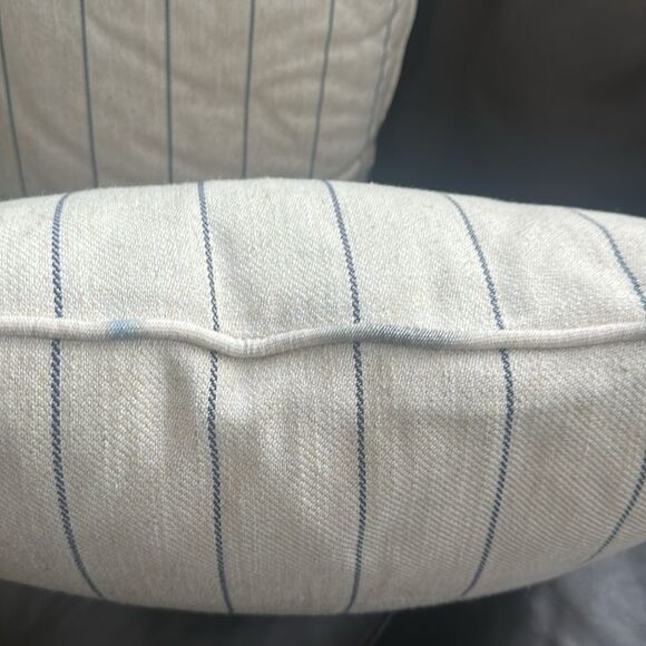 Bassett Custom-Made Accent Pillow Set (2) - Picture 3 of 4